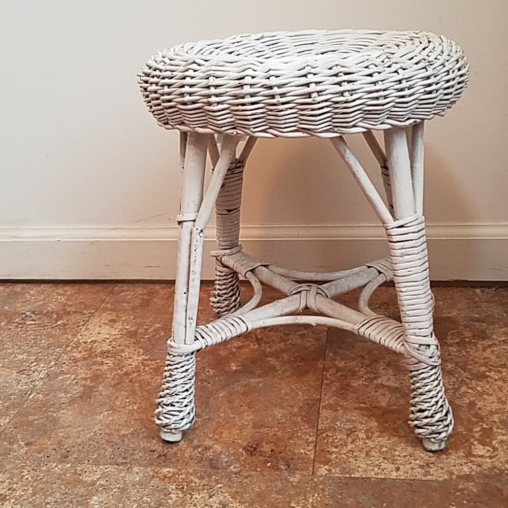 Wicker stool